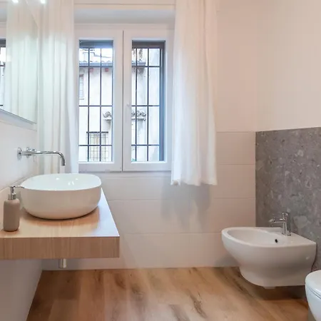 Апартаменты Magenta Retreat Piazza Arnaldo & Private Terrace Брешия